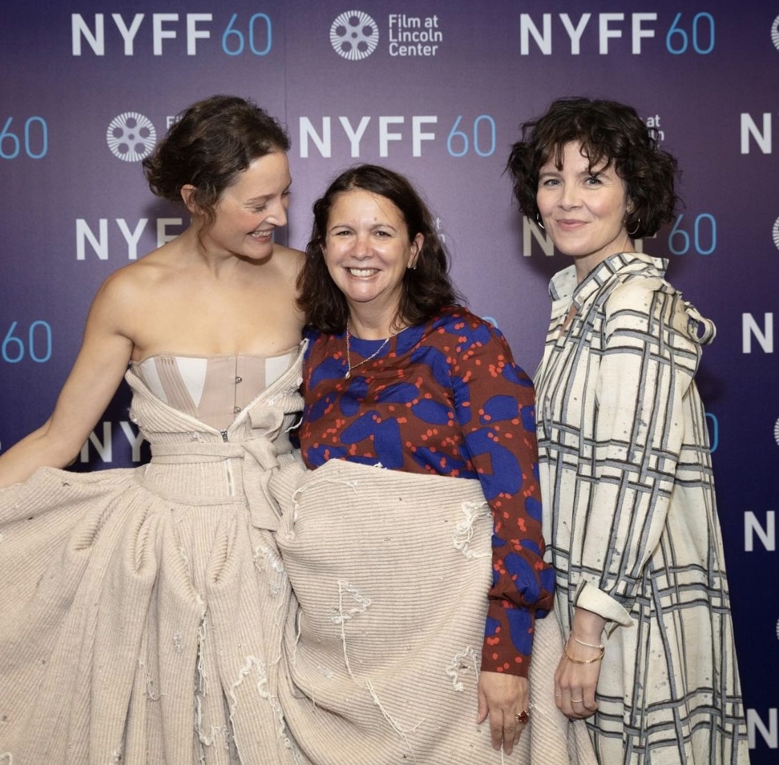 束胸剧照的剧照