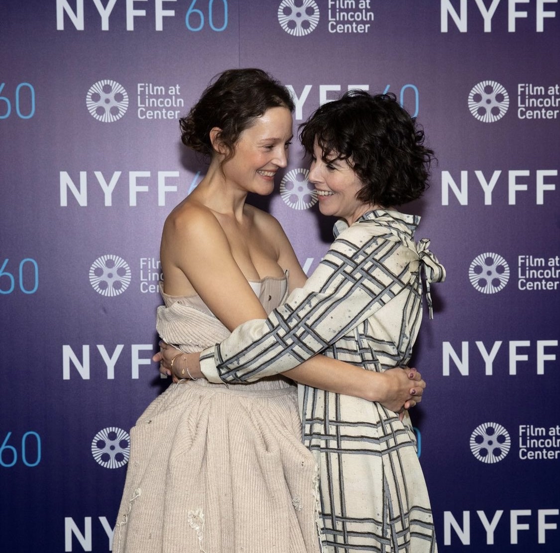 束胸剧照的剧照