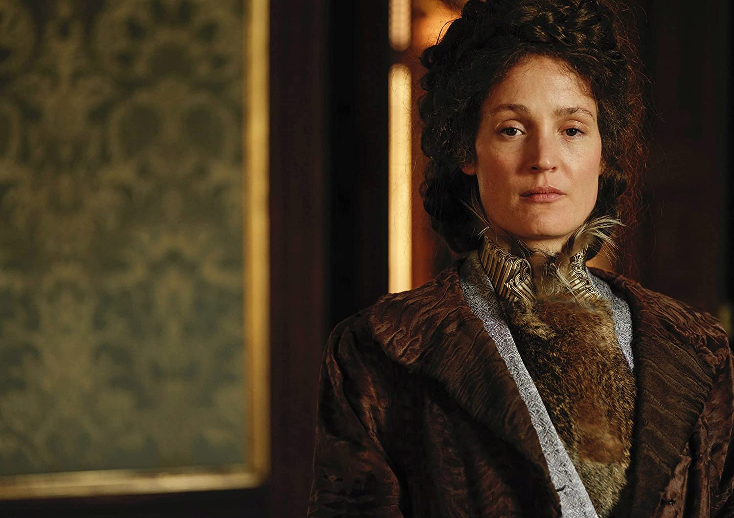 束胸剧照的剧照