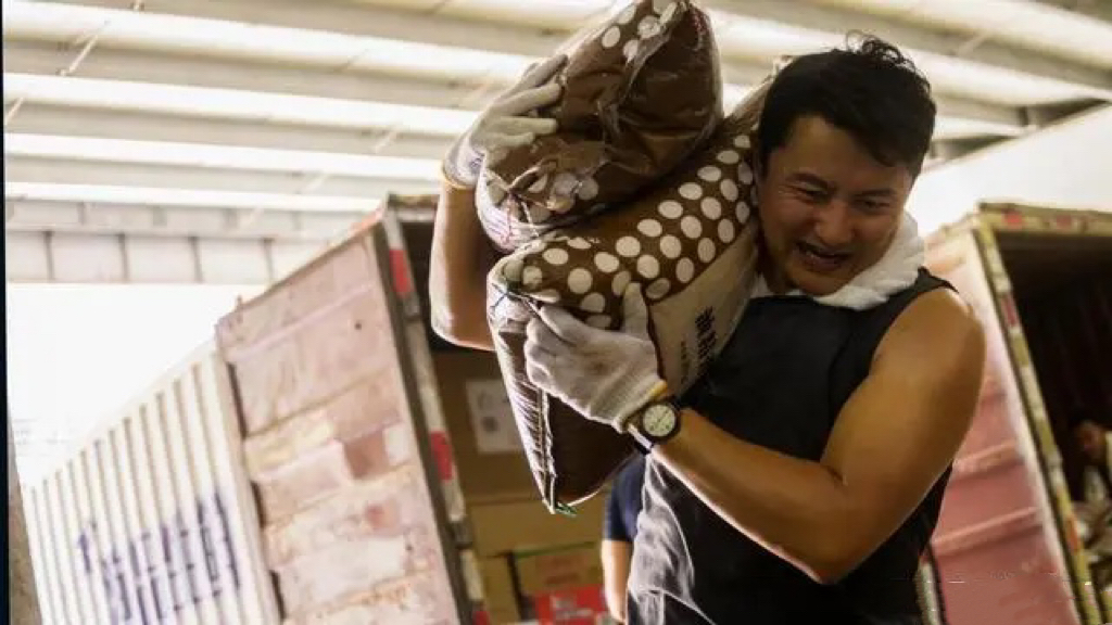 因爱而伟大剧照的剧照