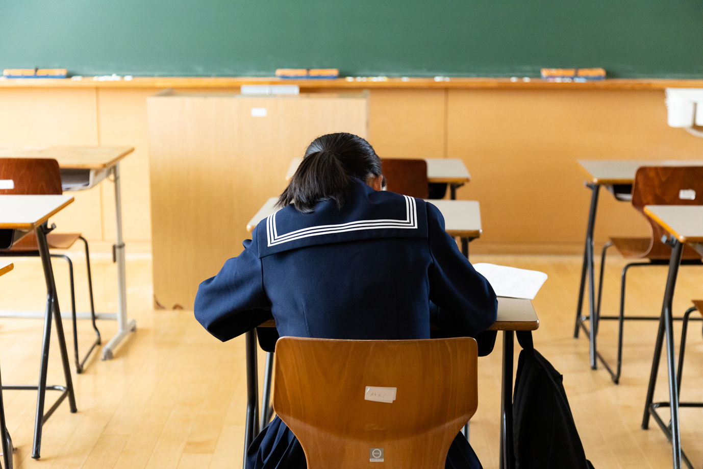 萍水相腐檐廊下剧照的剧照