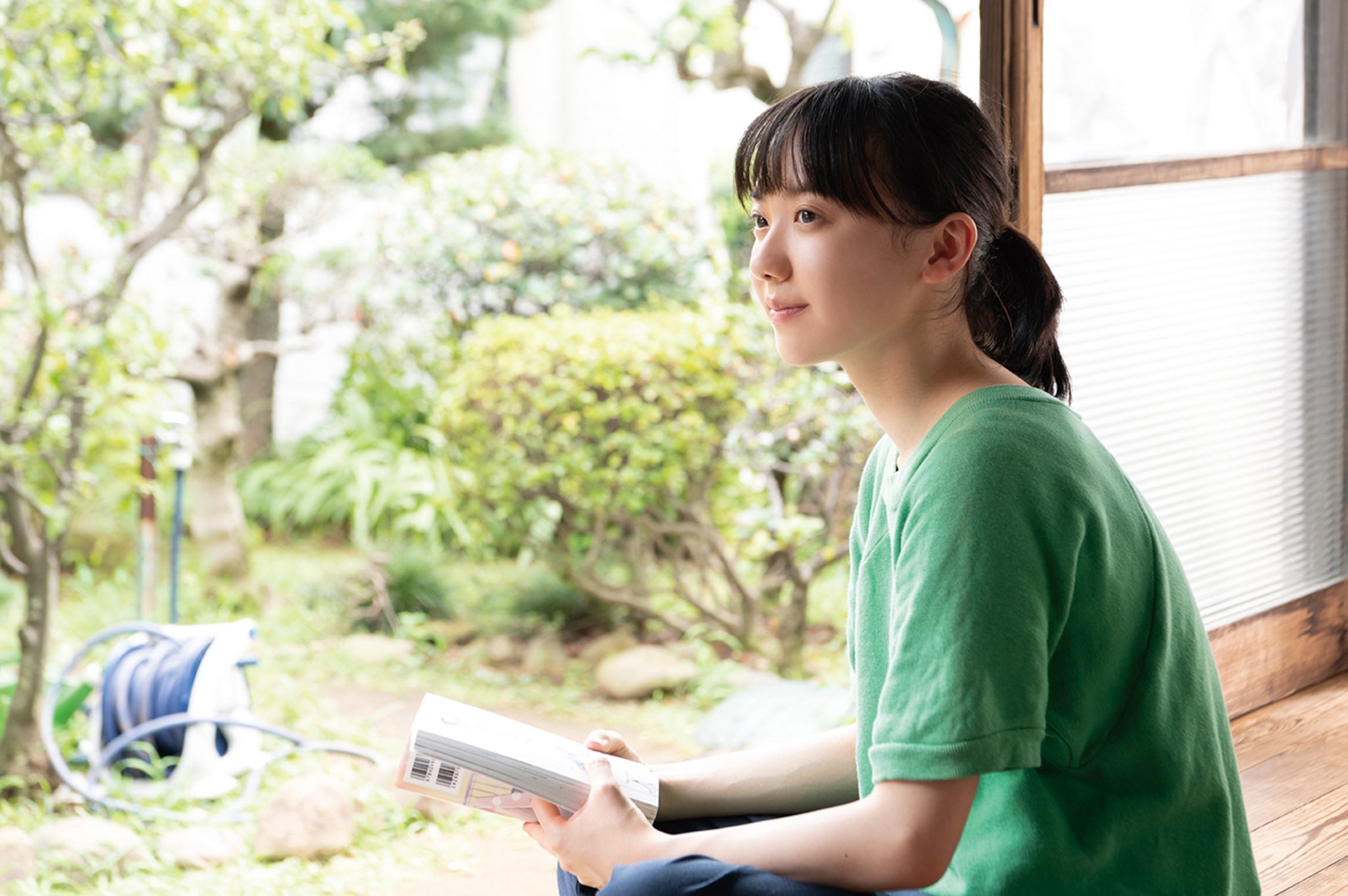 萍水相腐檐廊下剧照的剧照