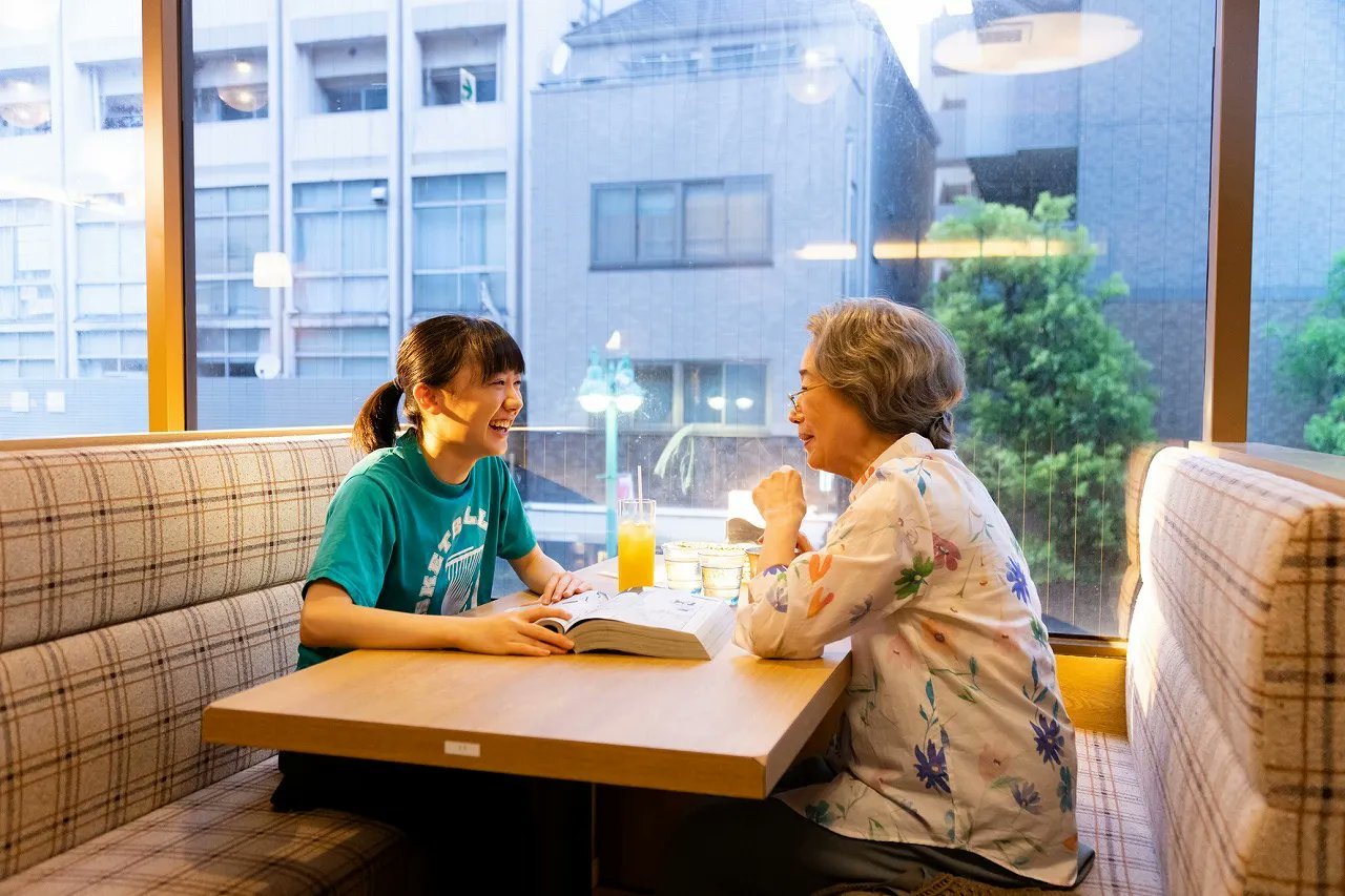 萍水相腐檐廊下剧照的剧照