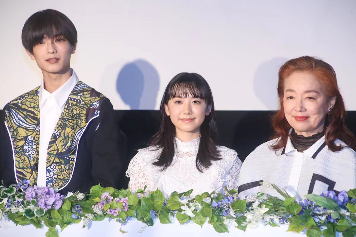 萍水相腐檐廊下剧照的剧照