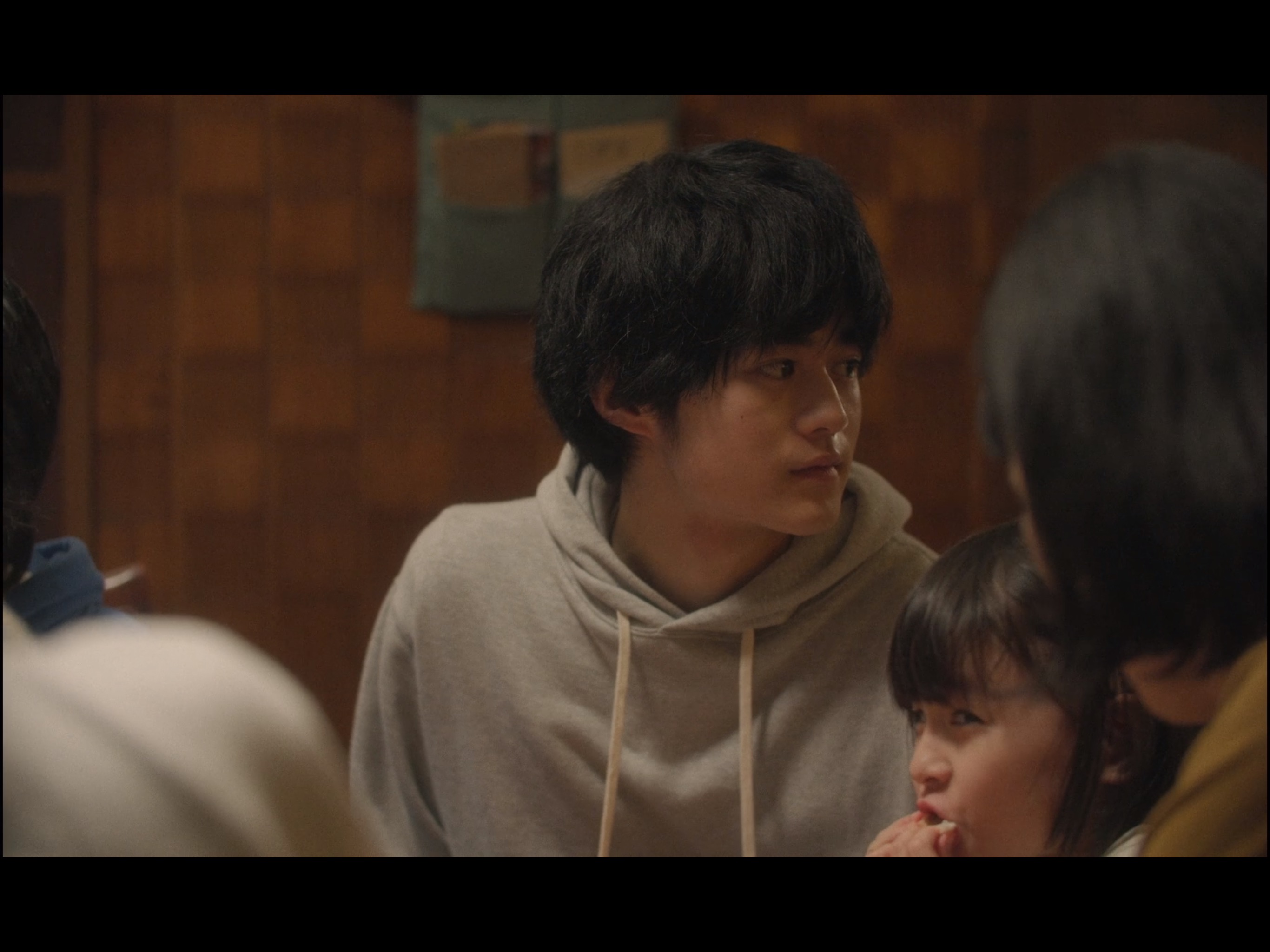 朦胧的山荷叶剧照的剧照