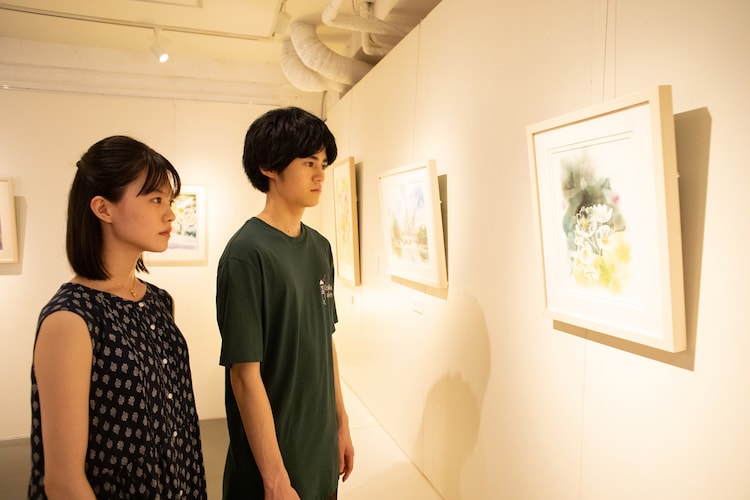 朦胧的山荷叶剧照的剧照