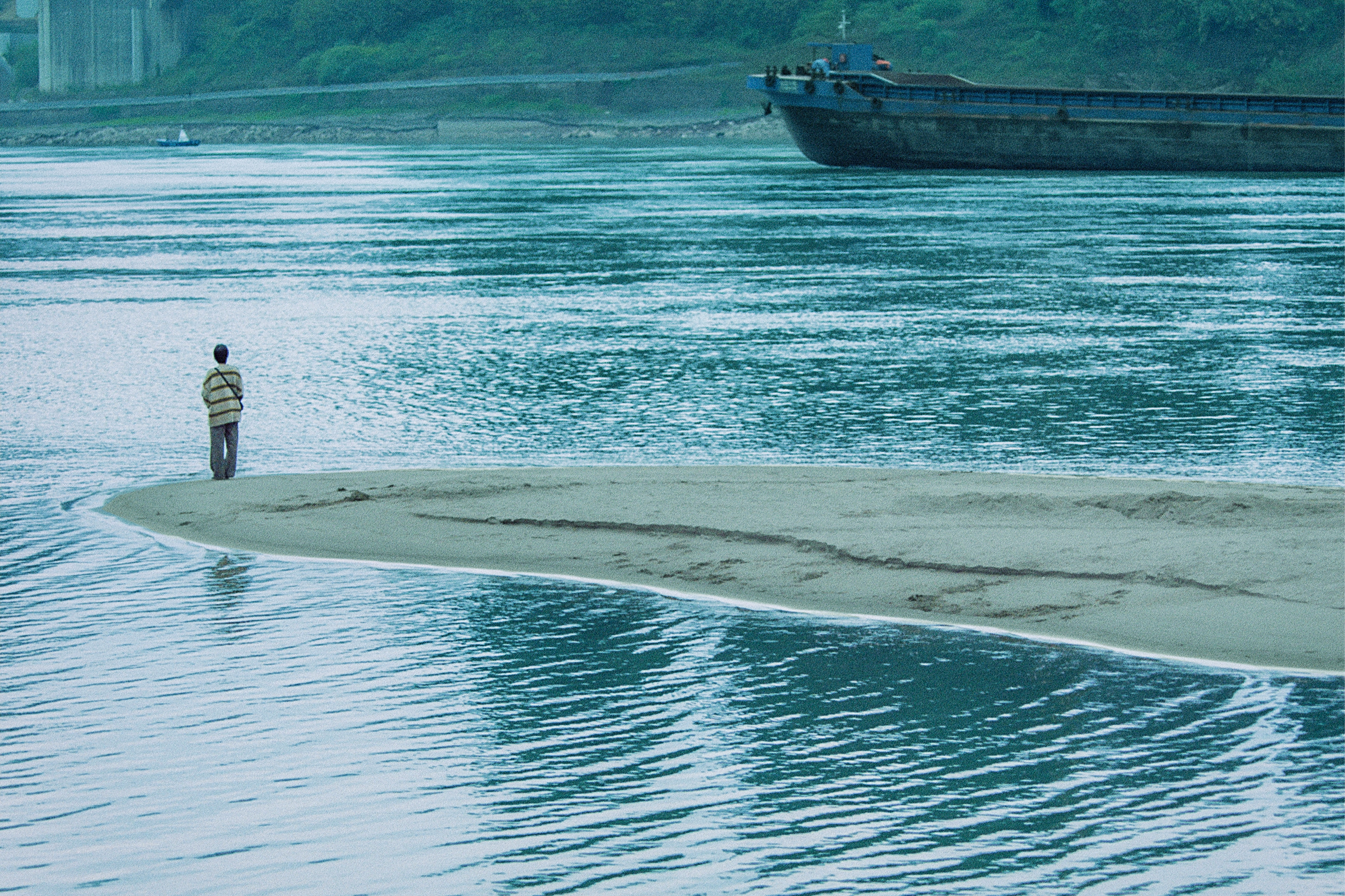 海边升起一座悬崖剧照的剧照