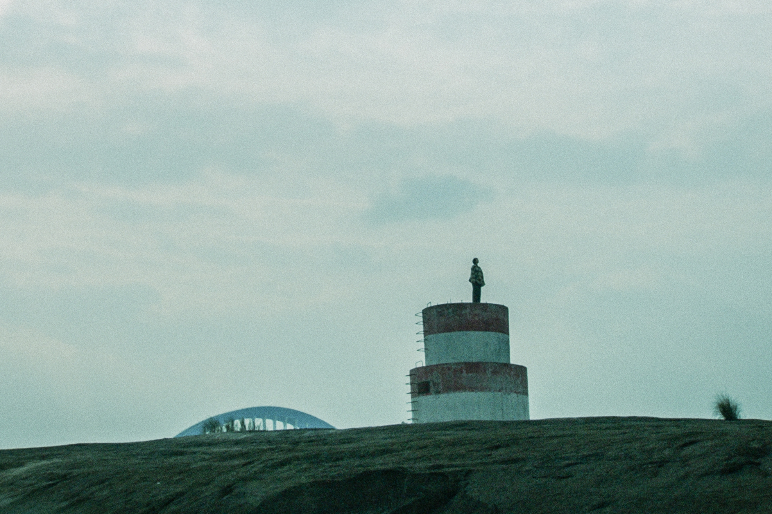 海边升起一座悬崖剧照的剧照