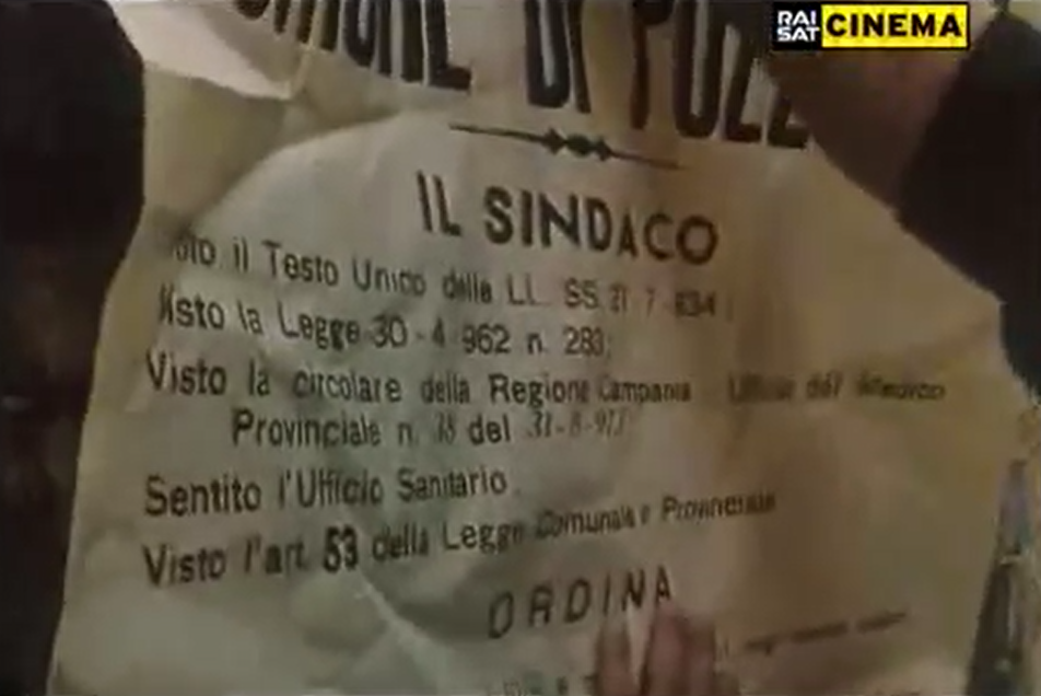 在陆地与海洋间旋转月球剧照的剧照