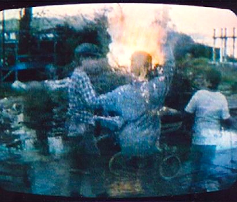 在陆地与海洋间旋转月球剧照的剧照