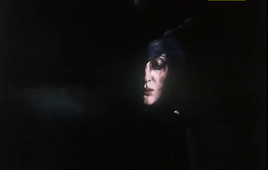 在陆地与海洋间旋转月球剧照的剧照