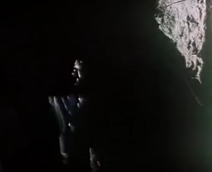 在陆地与海洋间旋转月球剧照的剧照