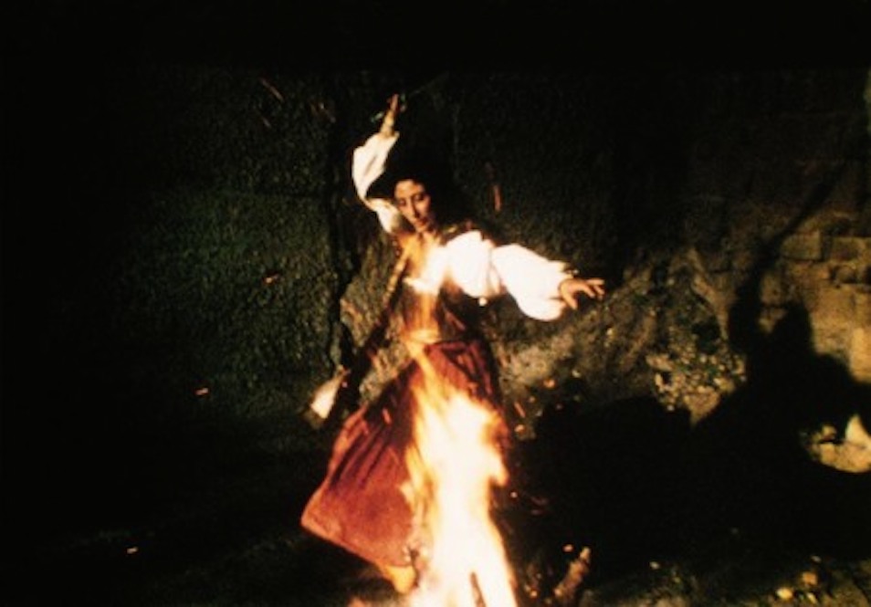 在陆地与海洋间旋转月球剧照的剧照