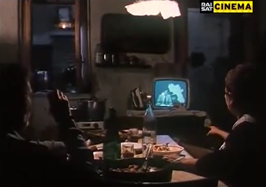 在陆地与海洋间旋转月球剧照的剧照