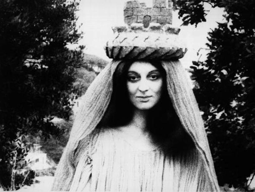 在陆地与海洋间旋转月球剧照的剧照