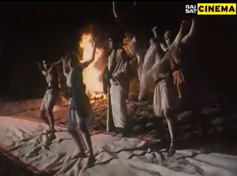 在陆地与海洋间旋转月球剧照的剧照