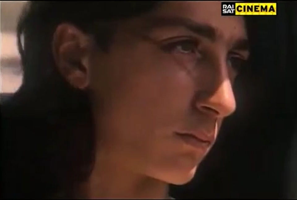 在陆地与海洋间旋转月球剧照的剧照