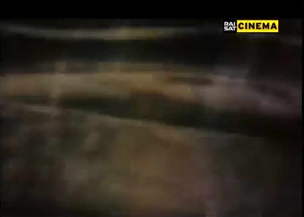 在陆地与海洋间旋转月球剧照的剧照