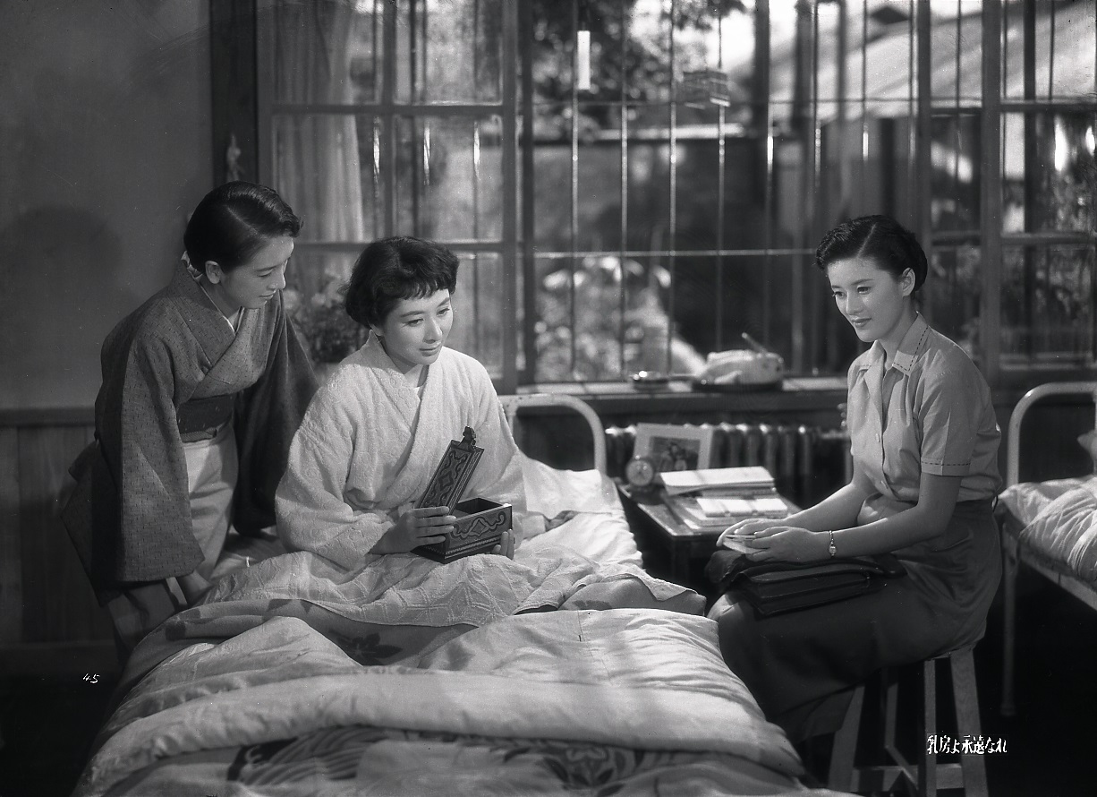 永恒的乳房剧照的剧照