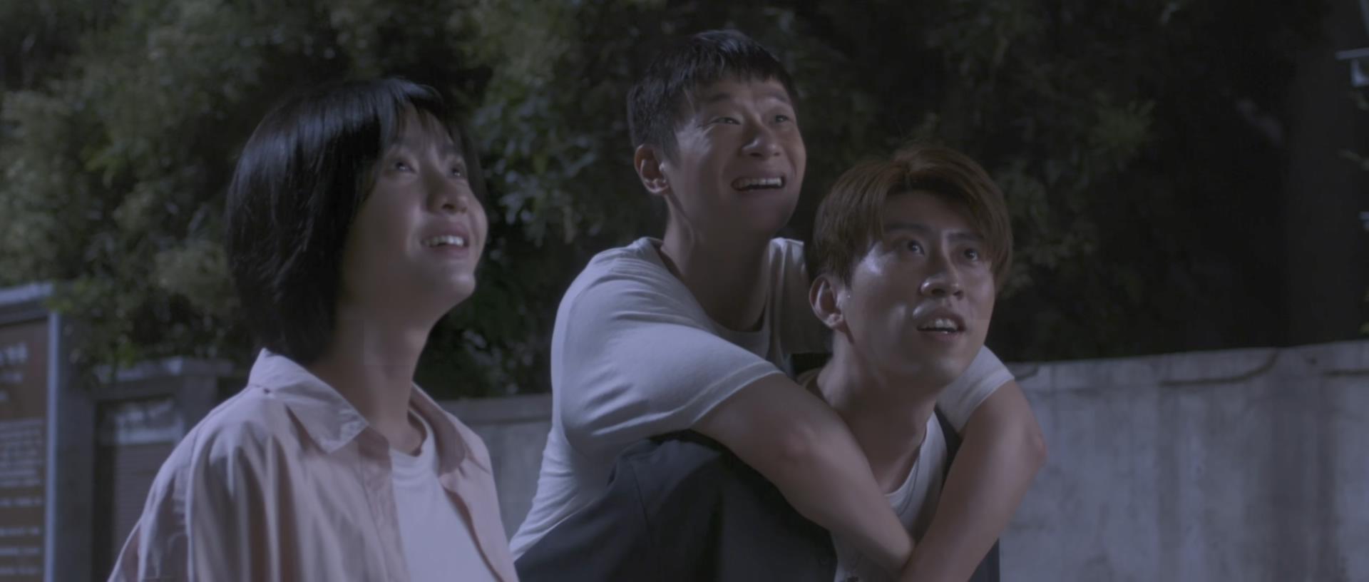 抬头见喜剧照的剧照