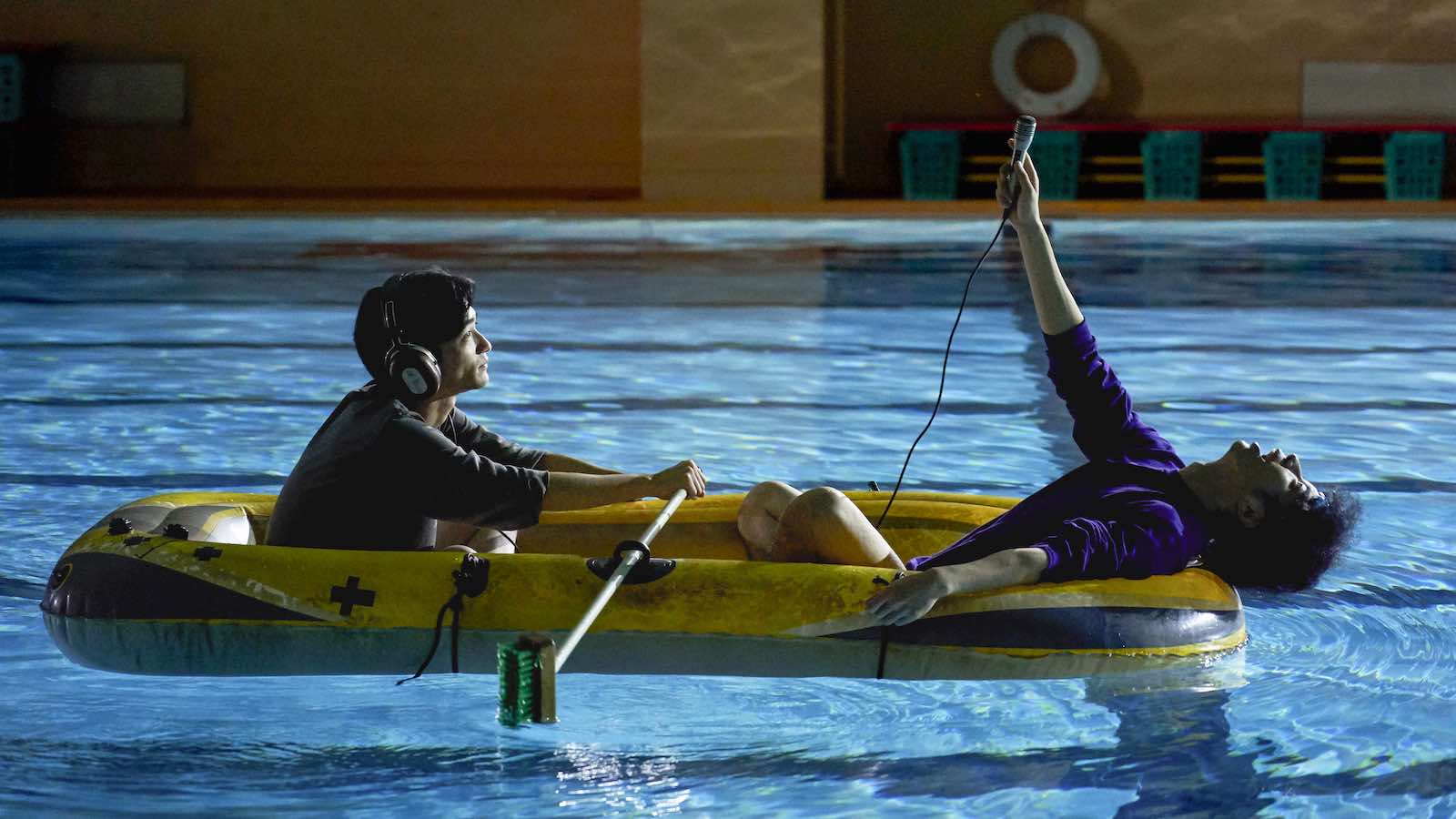 赤脚鸣声剧照的剧照