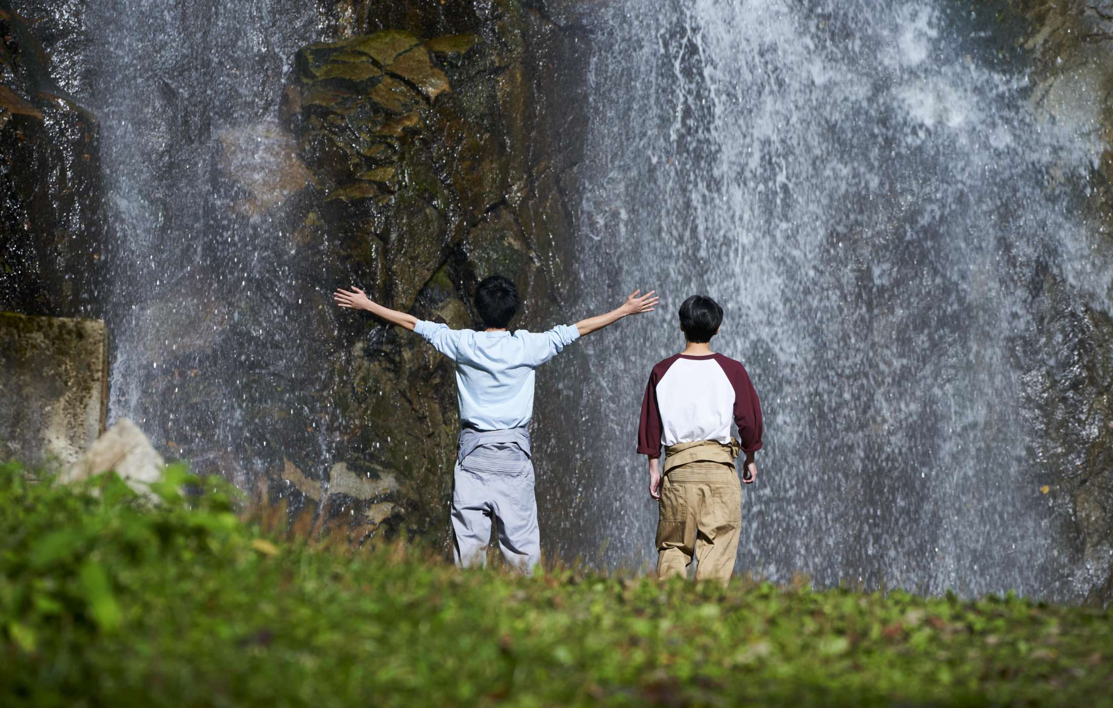 赤脚鸣声剧照的剧照