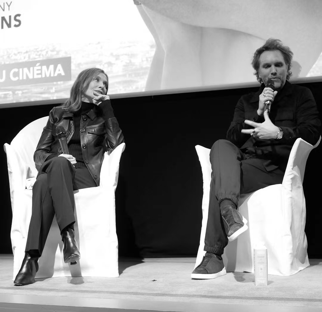 困在心绪里的儿子剧照的剧照