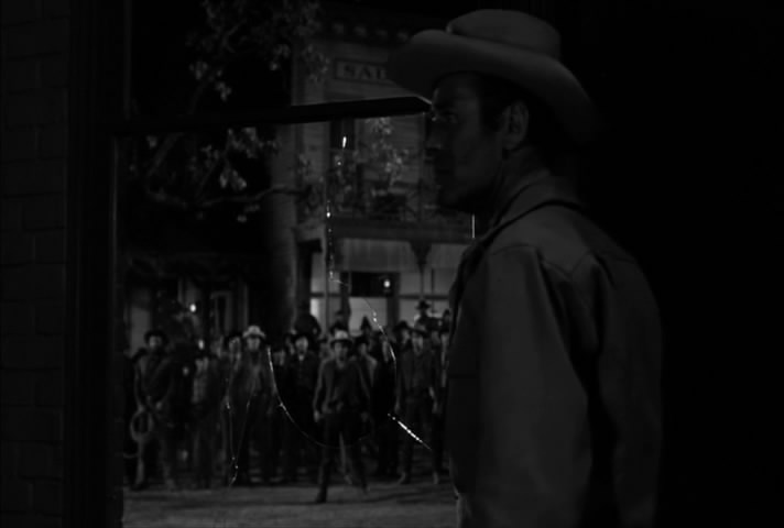 铁血警徽剧照的剧照