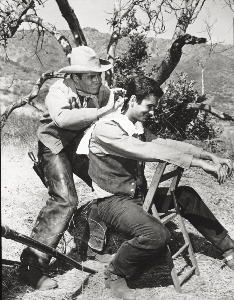 铁血警徽剧照的剧照