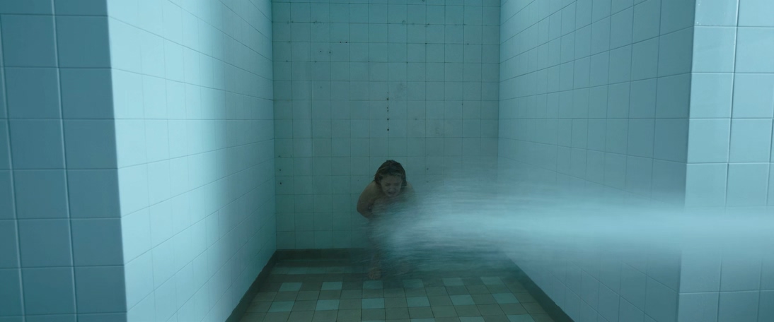 等待伯强格斯剧照的剧照