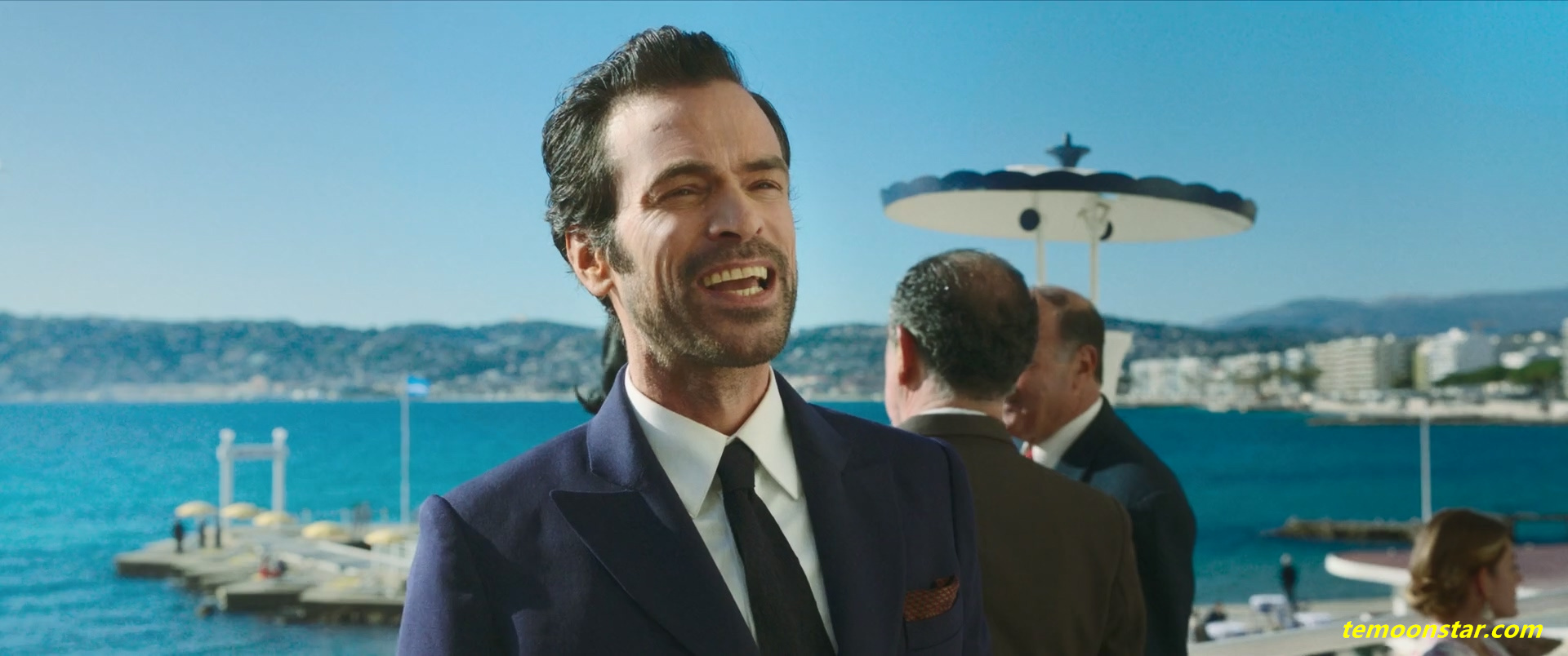 等待伯强格斯剧照的剧照