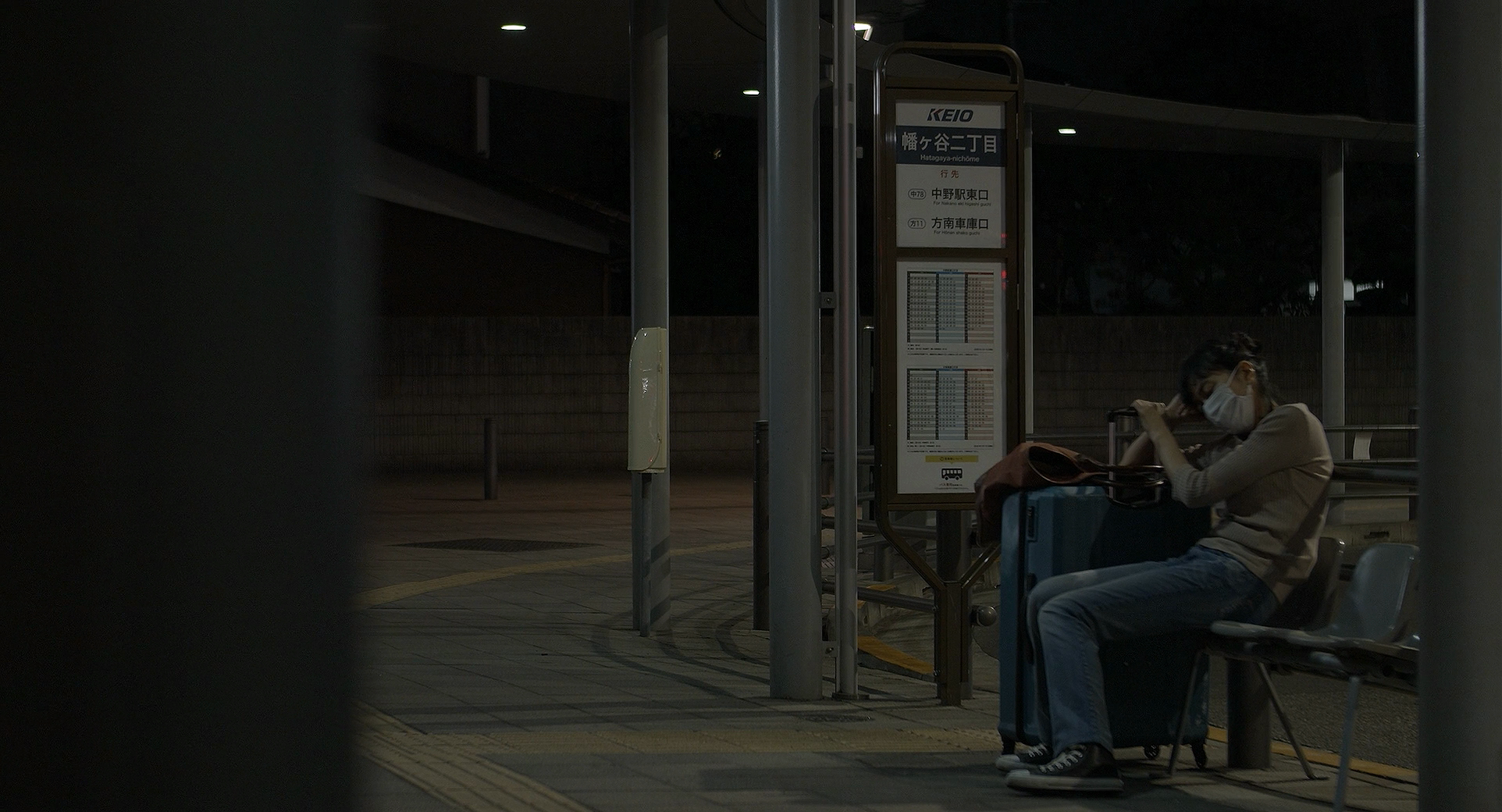 在公交车站直到黎明剧照的剧照