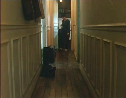 提行李箱的人剧照的剧照