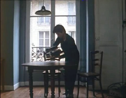 提行李箱的人剧照的剧照