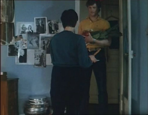 提行李箱的人剧照的剧照