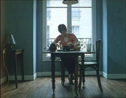 提行李箱的人剧照的剧照