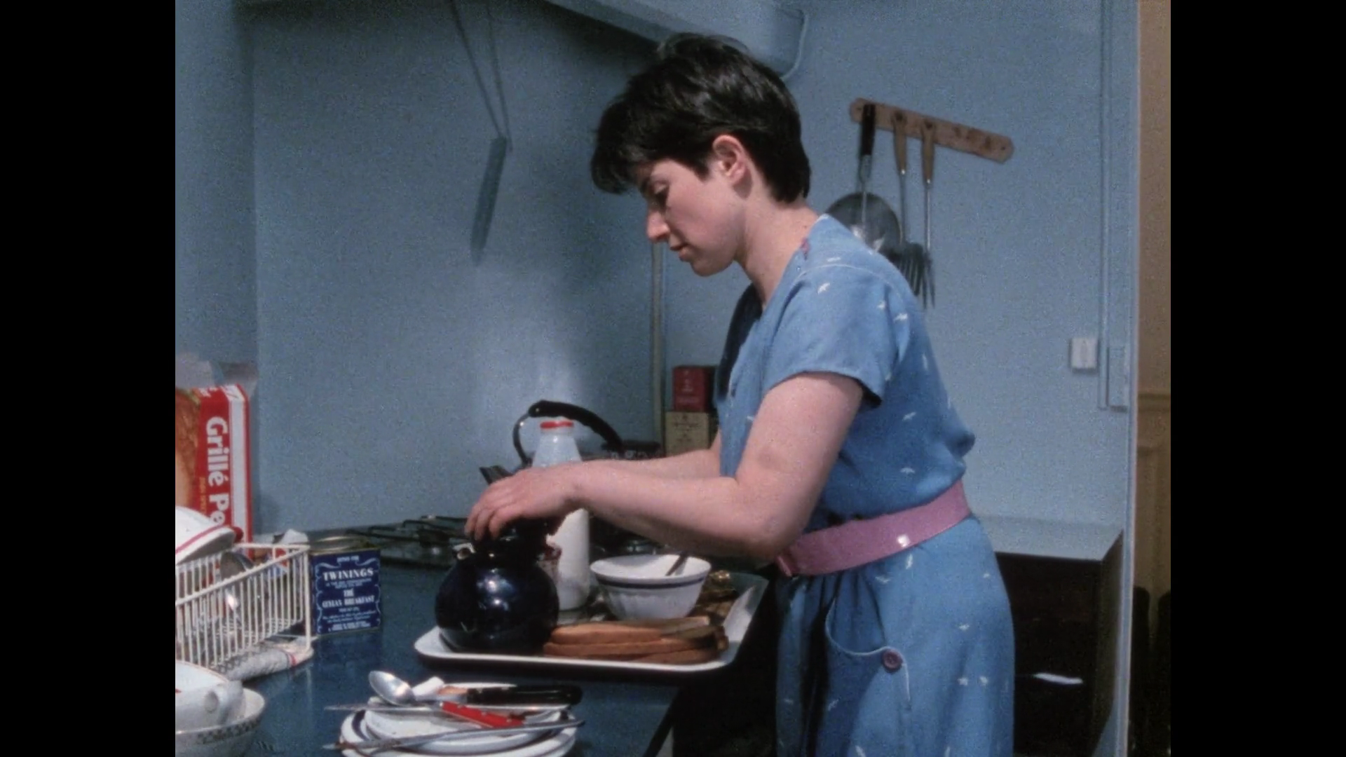 提行李箱的人剧照的剧照