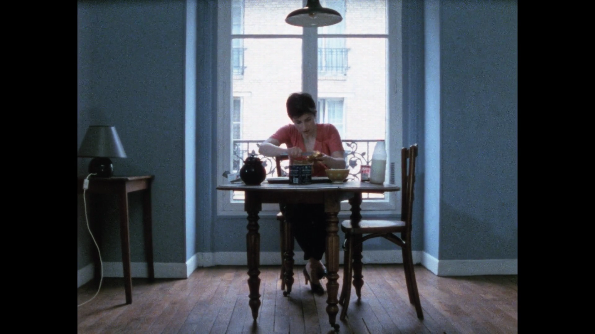 提行李箱的人剧照的剧照