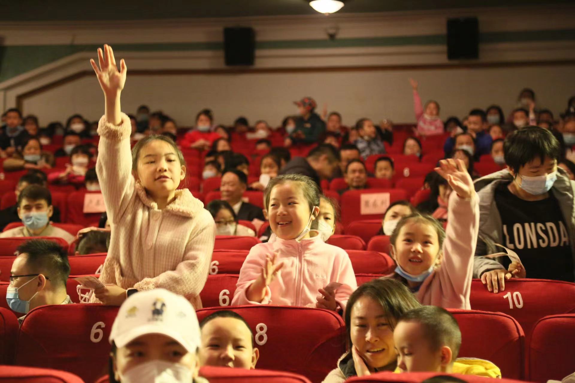 克拉和玛依历险记剧照的剧照