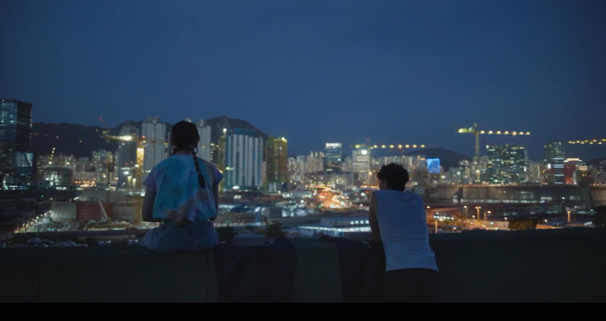 窄路微尘剧照的剧照