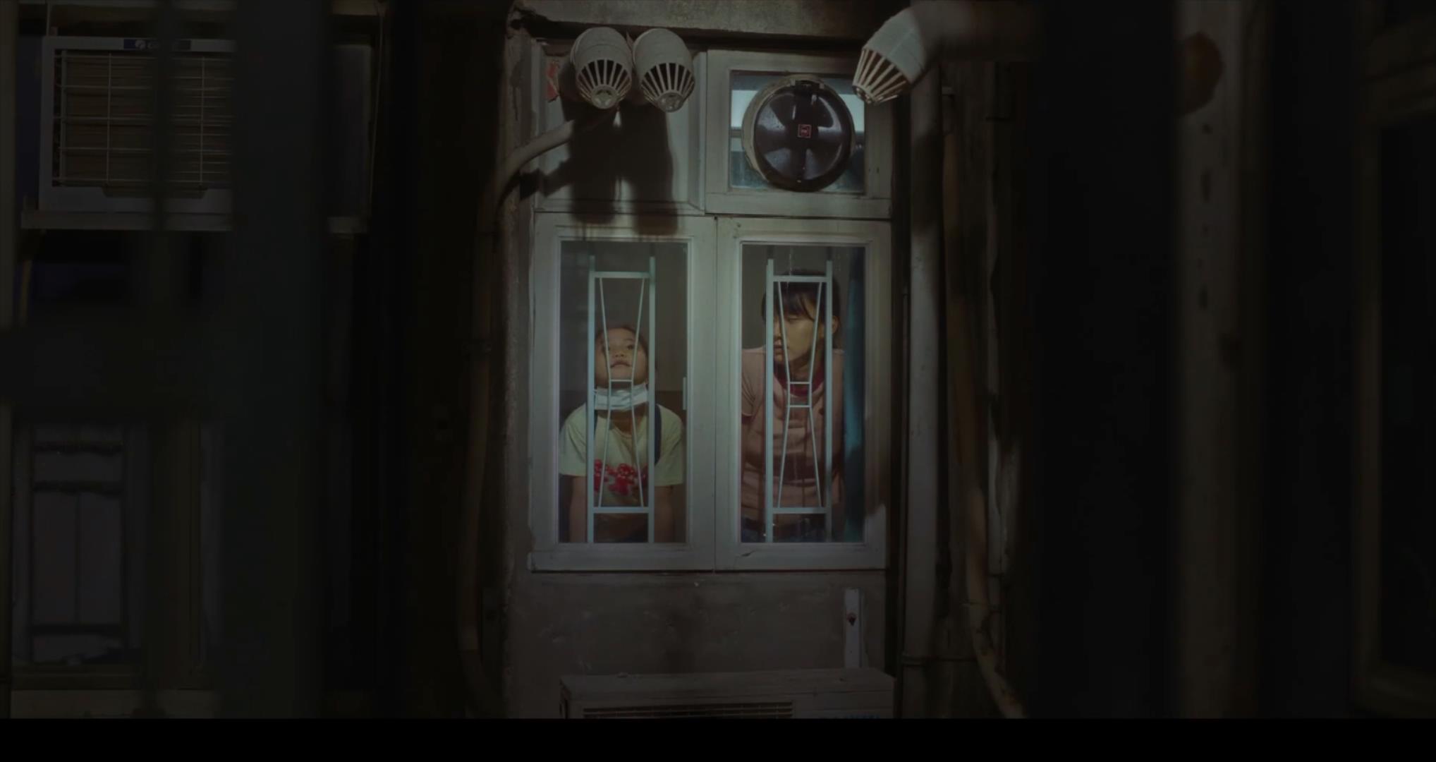 窄路微尘剧照的剧照