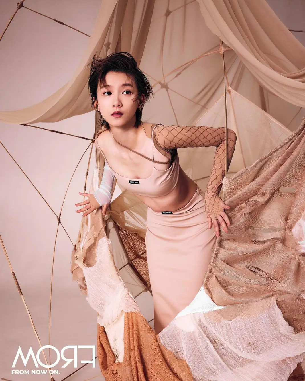 窄路微尘剧照的剧照