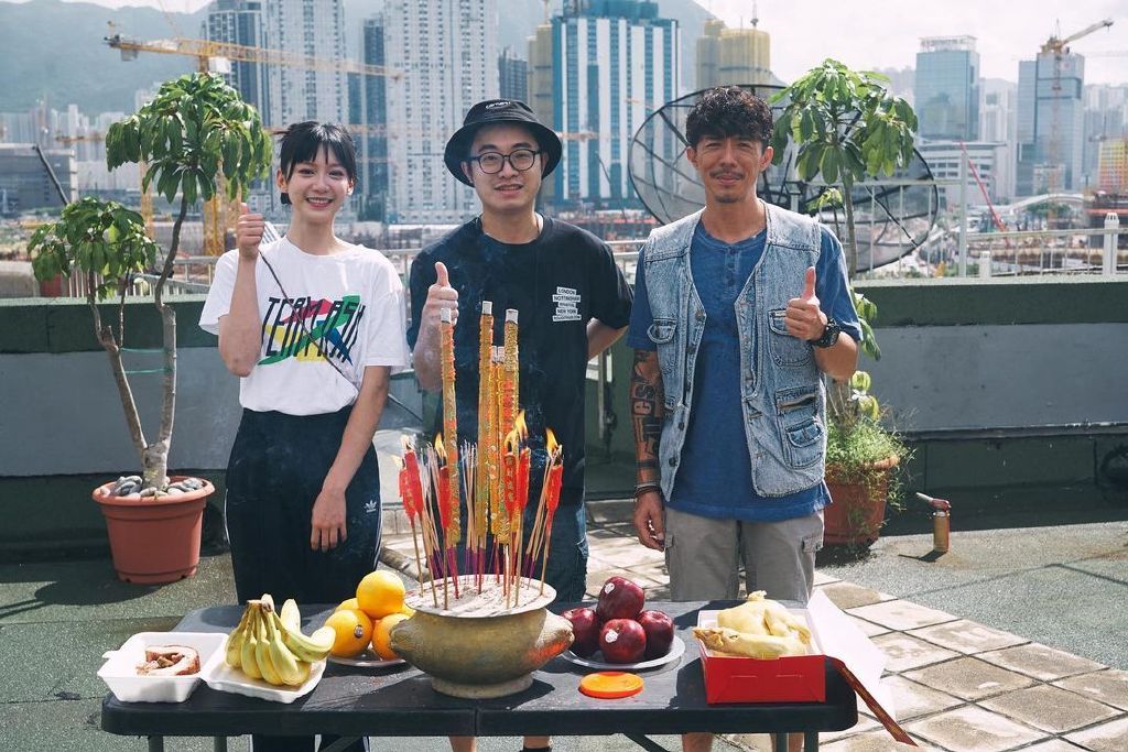 窄路微尘剧照的剧照