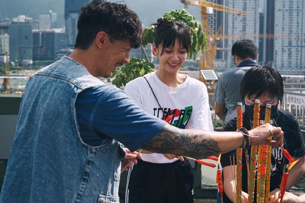 窄路微尘剧照的剧照