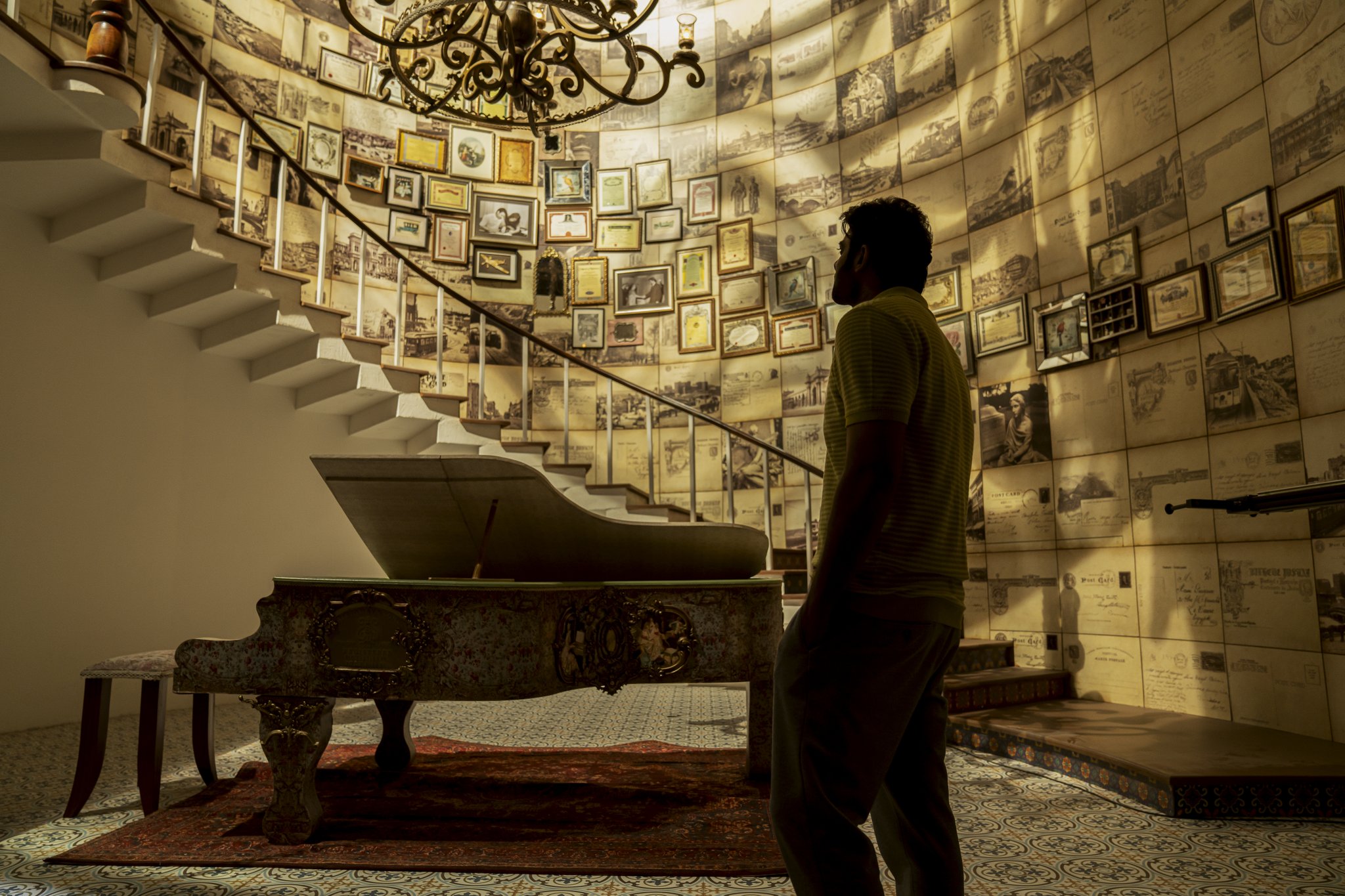 拉德希亚姆剧照的剧照